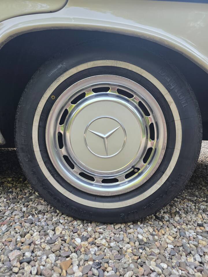 Image 11/62 of Mercedes-Benz 280 SE (1971)