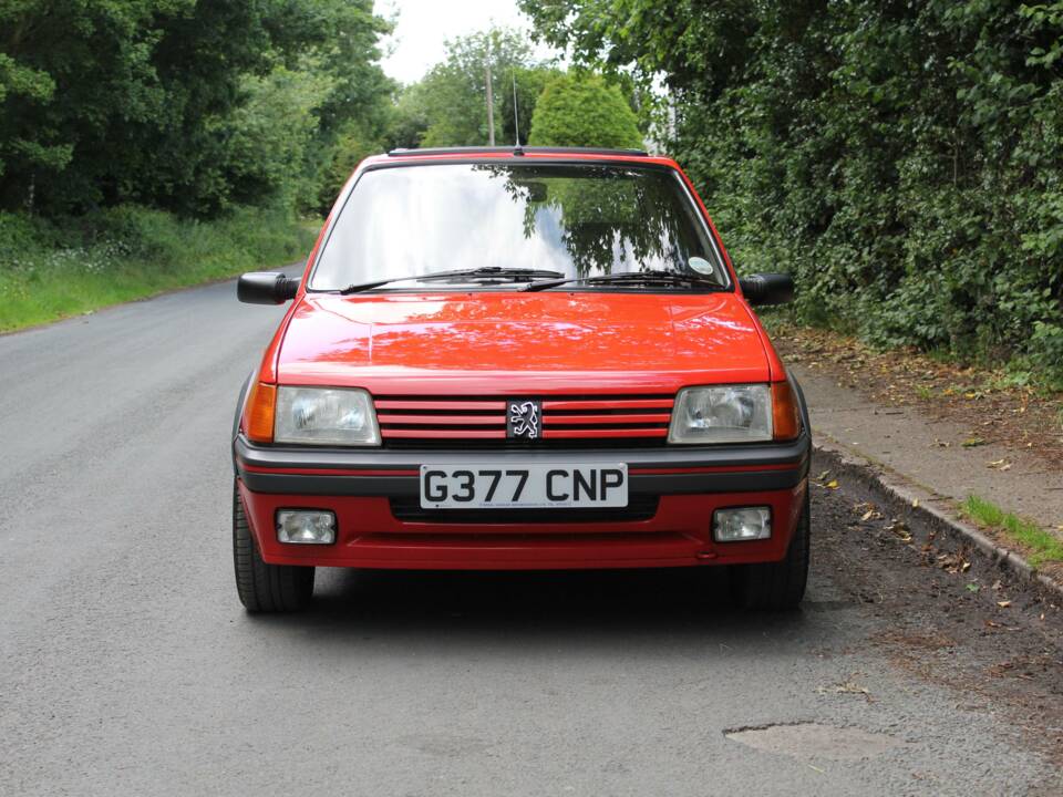 Imagen 2/17 de Peugeot 205 GTi 1.6 (1989)