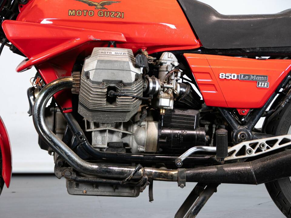 Image 23/49 de Moto Guzzi 850 LeMans (1981)