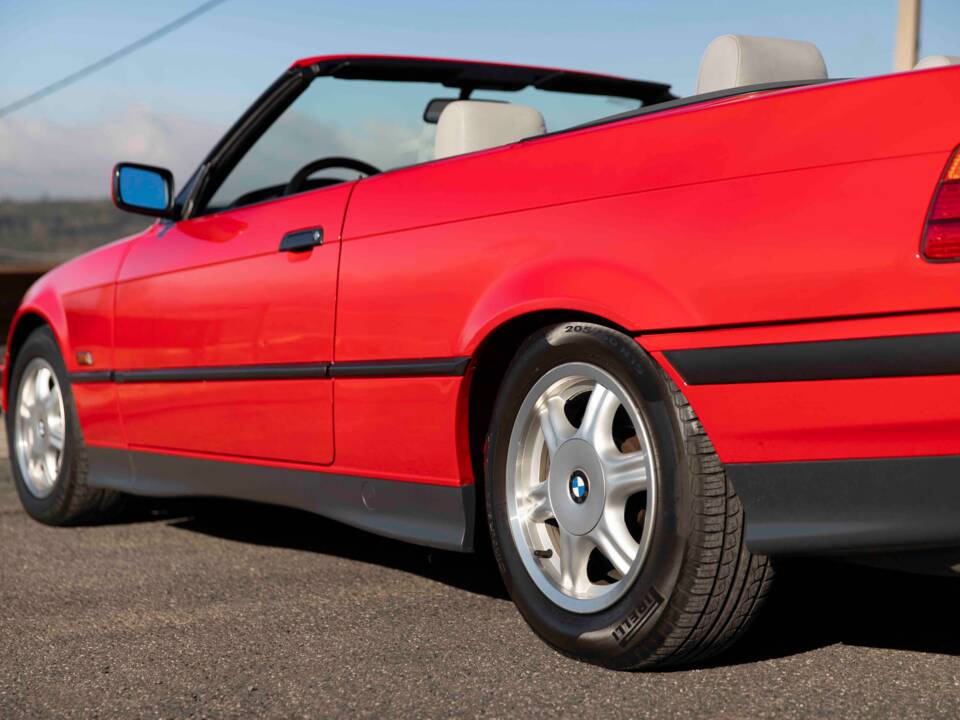 Bild 31/92 von BMW 325i (1994)