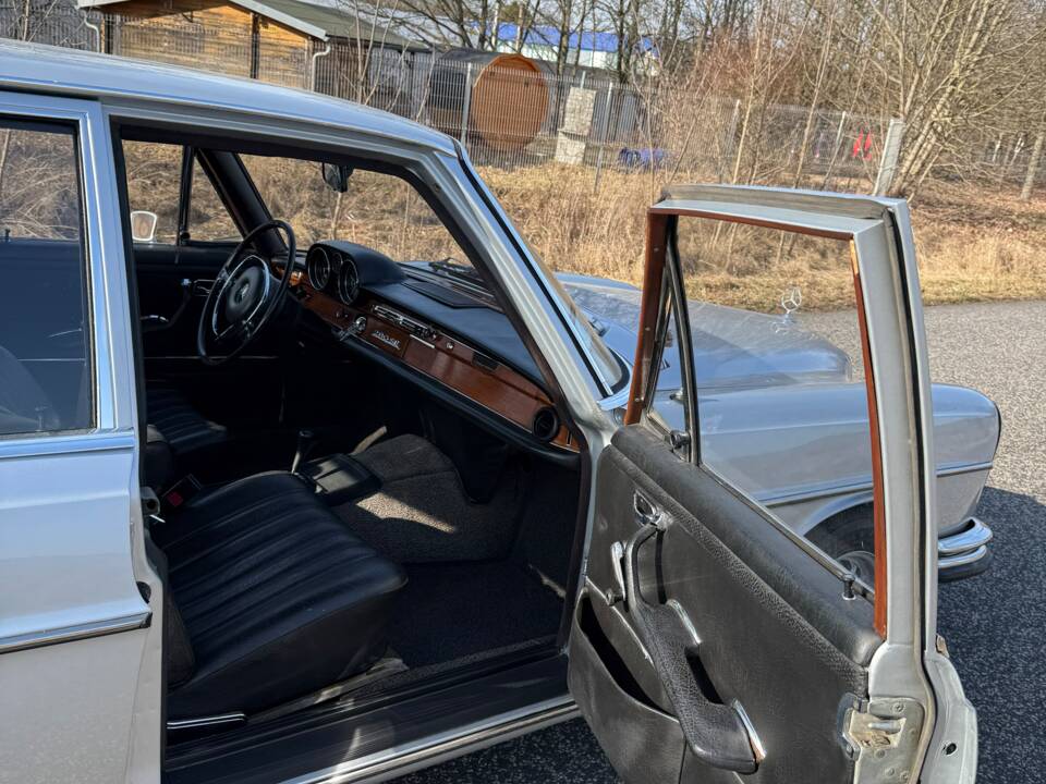 Immagine 25/27 di Mercedes-Benz 280 SE (1971)