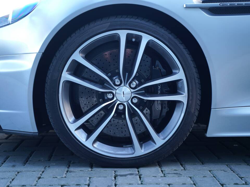 Immagine 48/50 di Aston Martin DBS (2011)