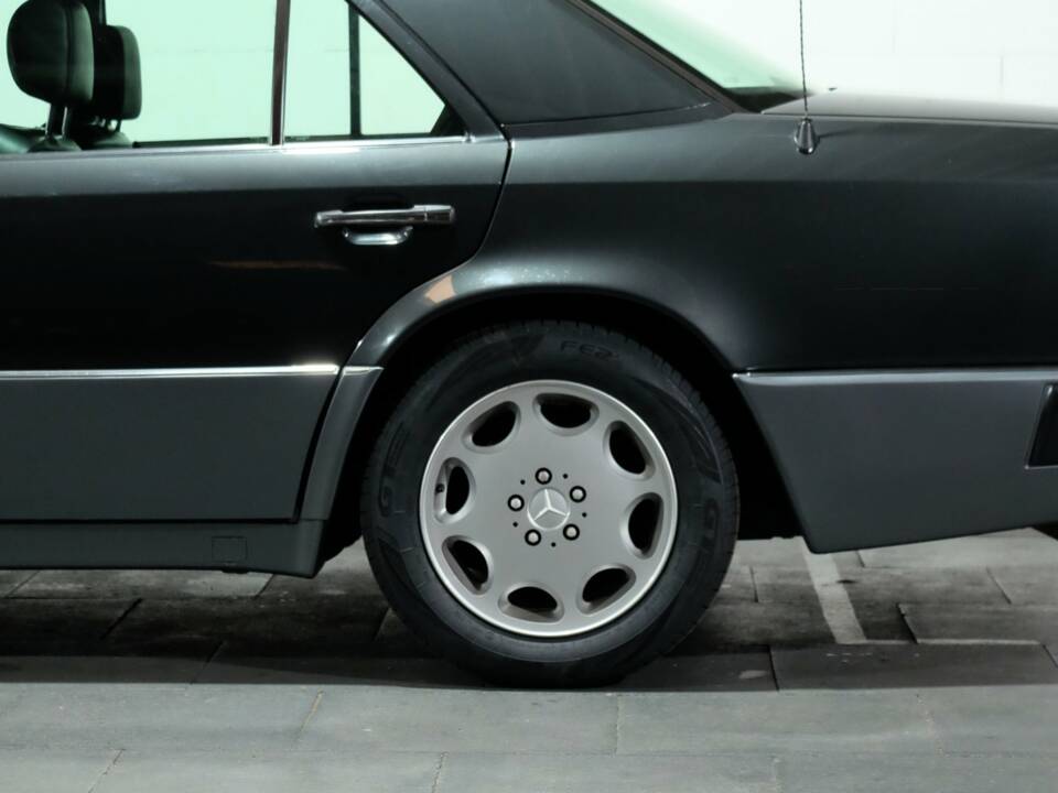 Bild 31/40 von Mercedes-Benz E 500 (1993)