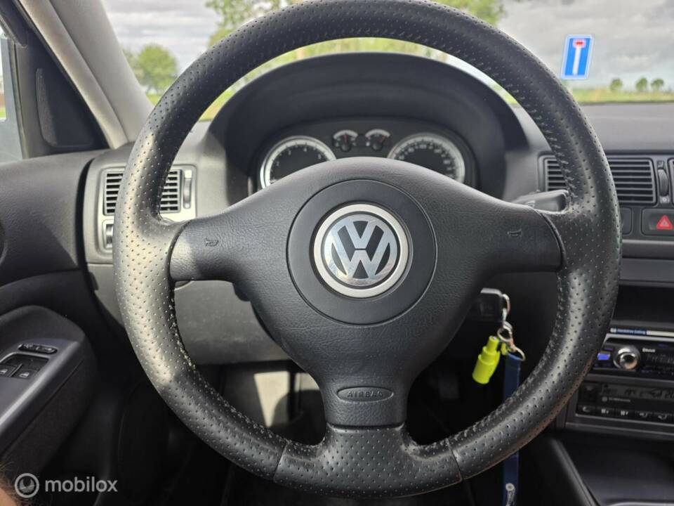 Image 25/42 of Volkswagen Golf IV 1.6 (2003)