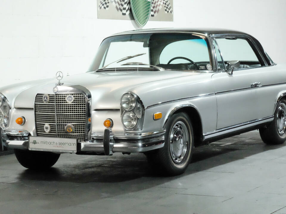 Image 1/33 of Mercedes-Benz 280 SE (1968)