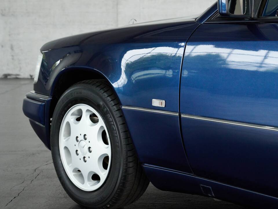 Bild 20/50 von Mercedes-Benz E 200 (1996)