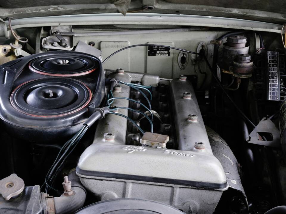 Image 34/48 of Alfa Romeo 2600 Berlina (1962)