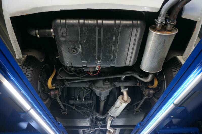Image 21/33 of Volvo 1800 ES (1972)