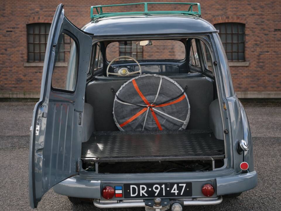 Image 7/28 de Peugeot 203 Familiale (1953)