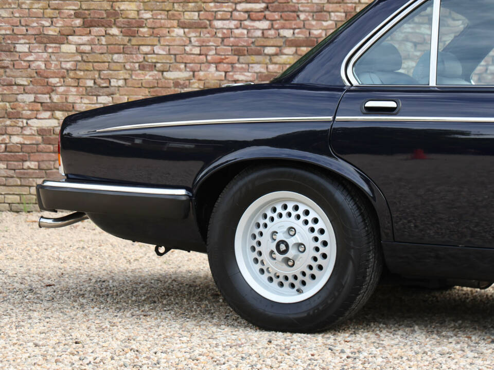 Imagen 49/50 de Jaguar XJ 12 (1985)