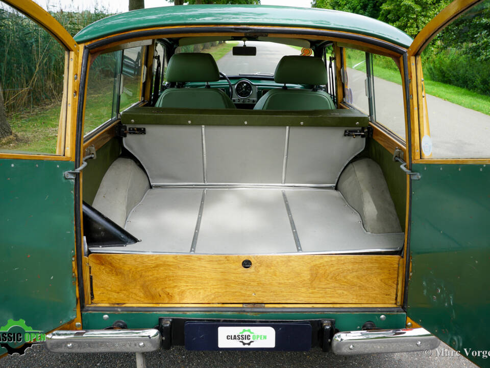 Image 42/43 of Morris Minor 1000 Traveller (1965)