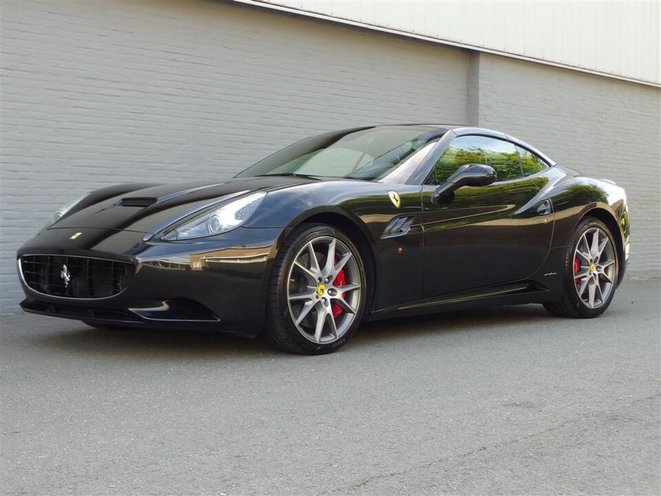 Image 2/100 of Ferrari California (2009)