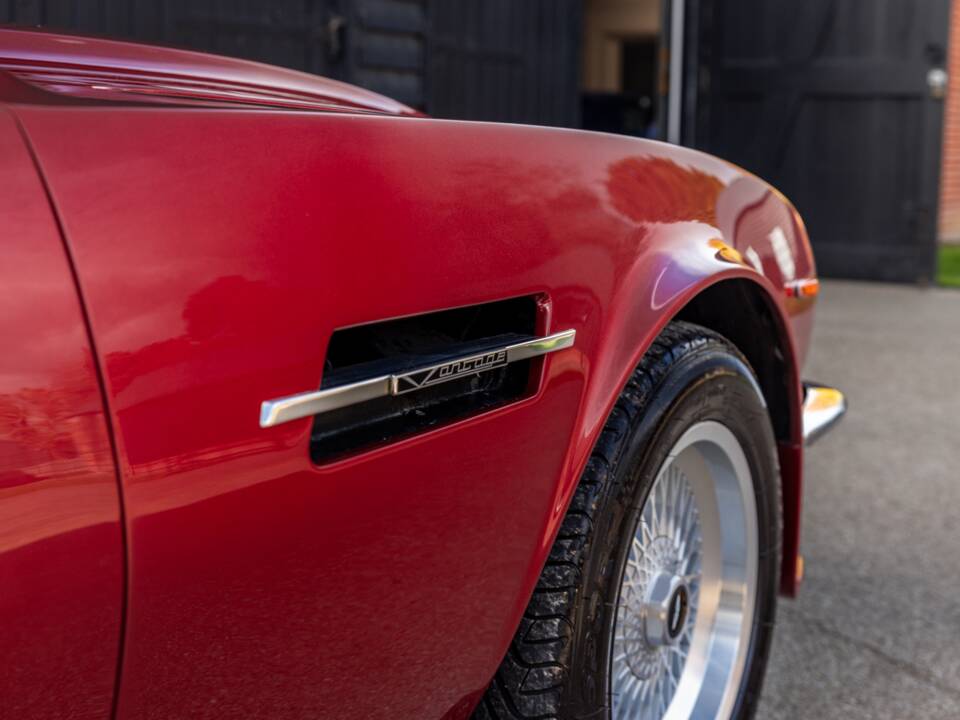 Image 16/75 de Aston Martin V8 Vantage (1985)