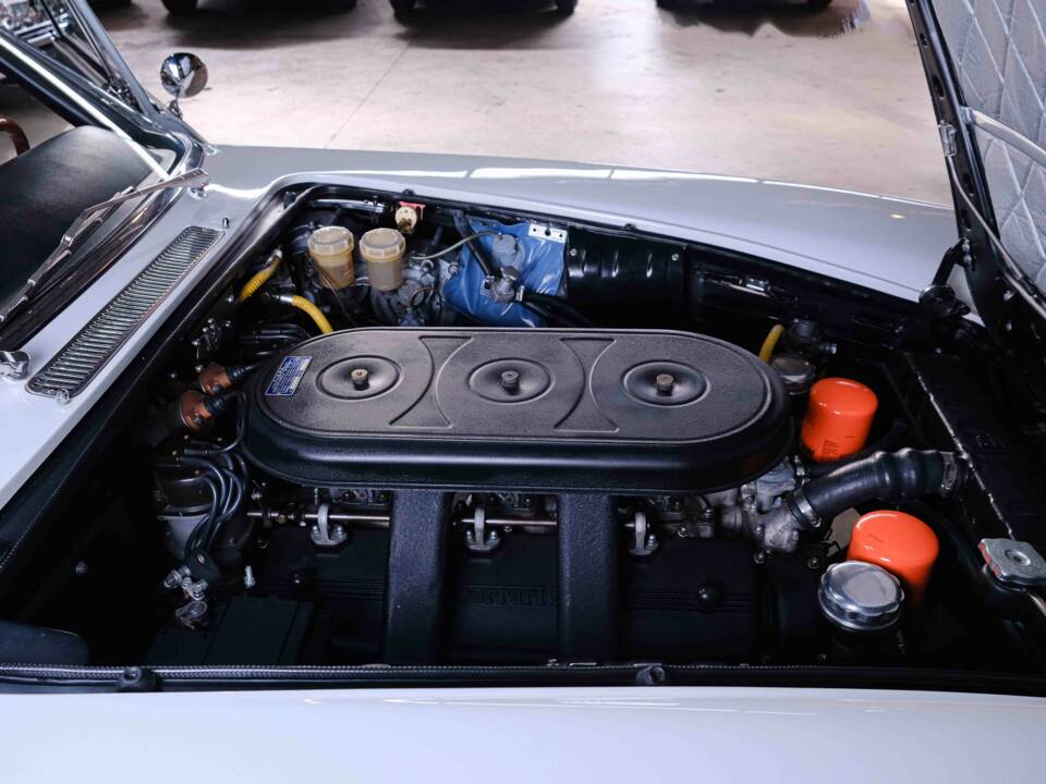 Image 31/36 of Ferrari 330 GT 2+2 (1964)