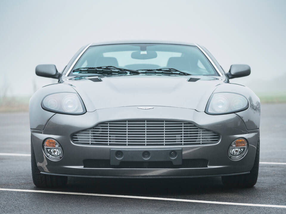 Image 3/18 of Aston Martin V12 Vanquish (2003)