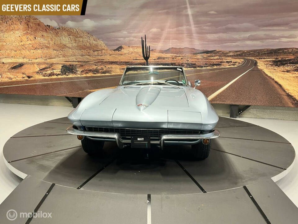 Immagine 13/33 di Chevrolet Corvette Sting Ray Convertible (1966)