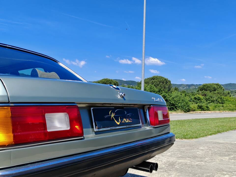 Bild 15/50 von BMW 745i (1982)