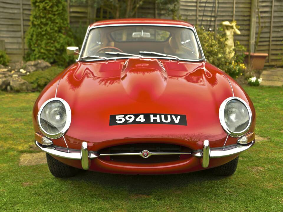 Image 4/50 de Jaguar E-Type (1968)