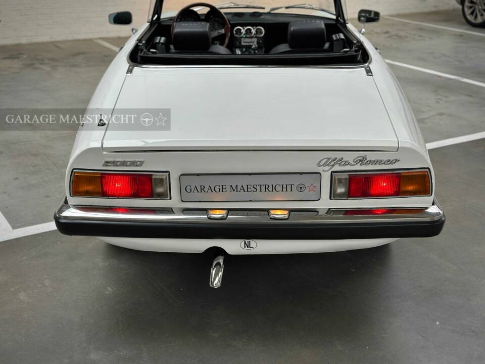 Image 50/95 of Alfa Romeo 2000 Spider Veloce (1980)