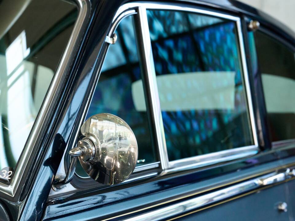 Image 8/50 of Bentley S 3 (1964)