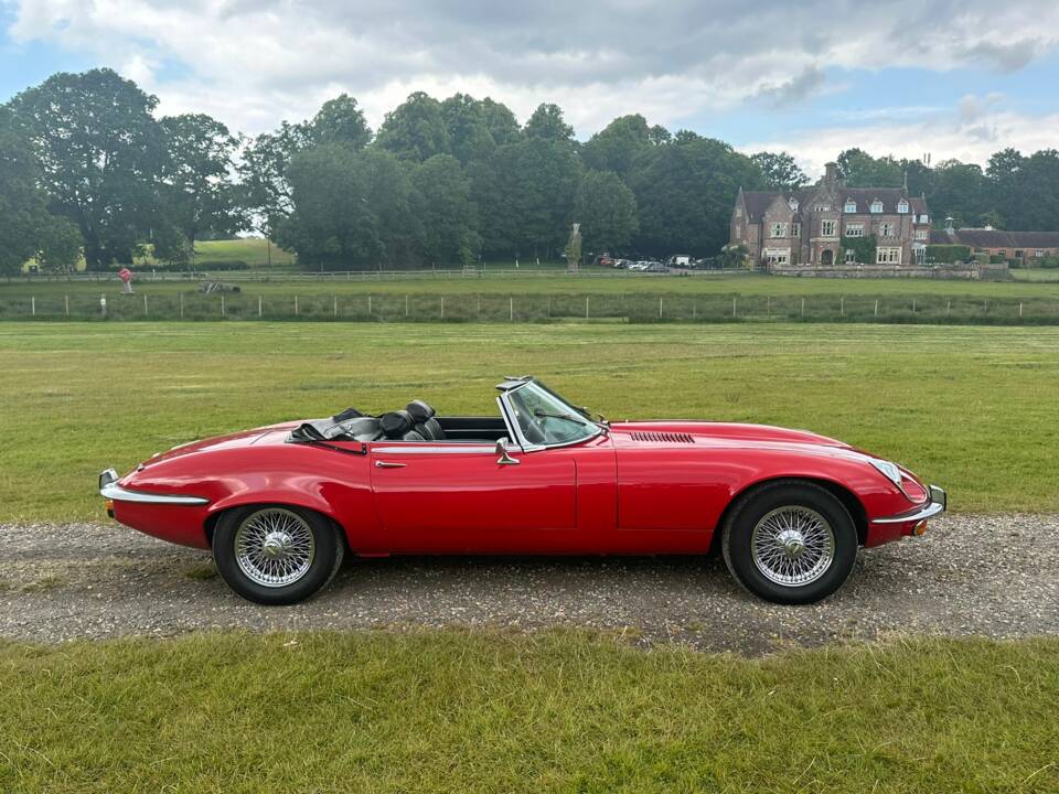 Image 7/49 of Jaguar E-Type V12 (1973)