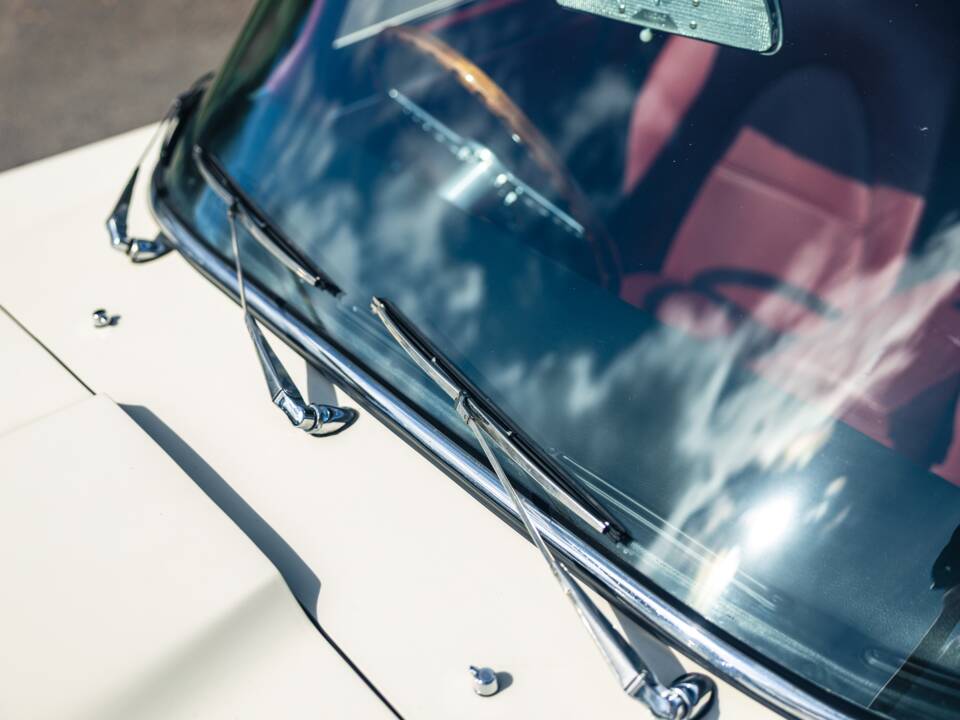 Image 32/50 de Jaguar Type E 3.8 (1963)
