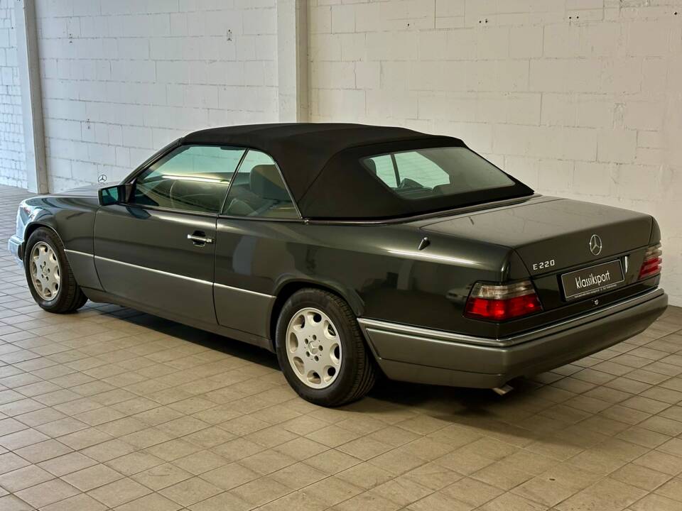 Imagen 5/14 de Mercedes-Benz E 220 (1993)