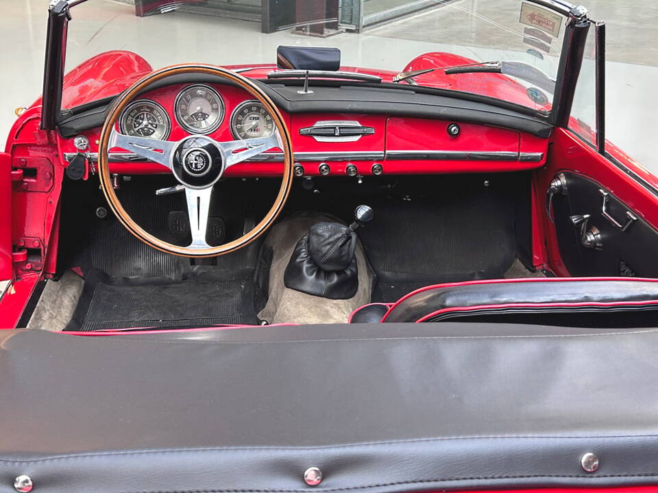 Image 16/35 of Alfa Romeo Giulietta Spider (1960)