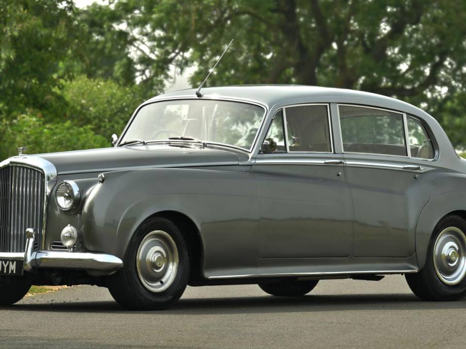 Image 15/50 of Bentley S 1 (1958)