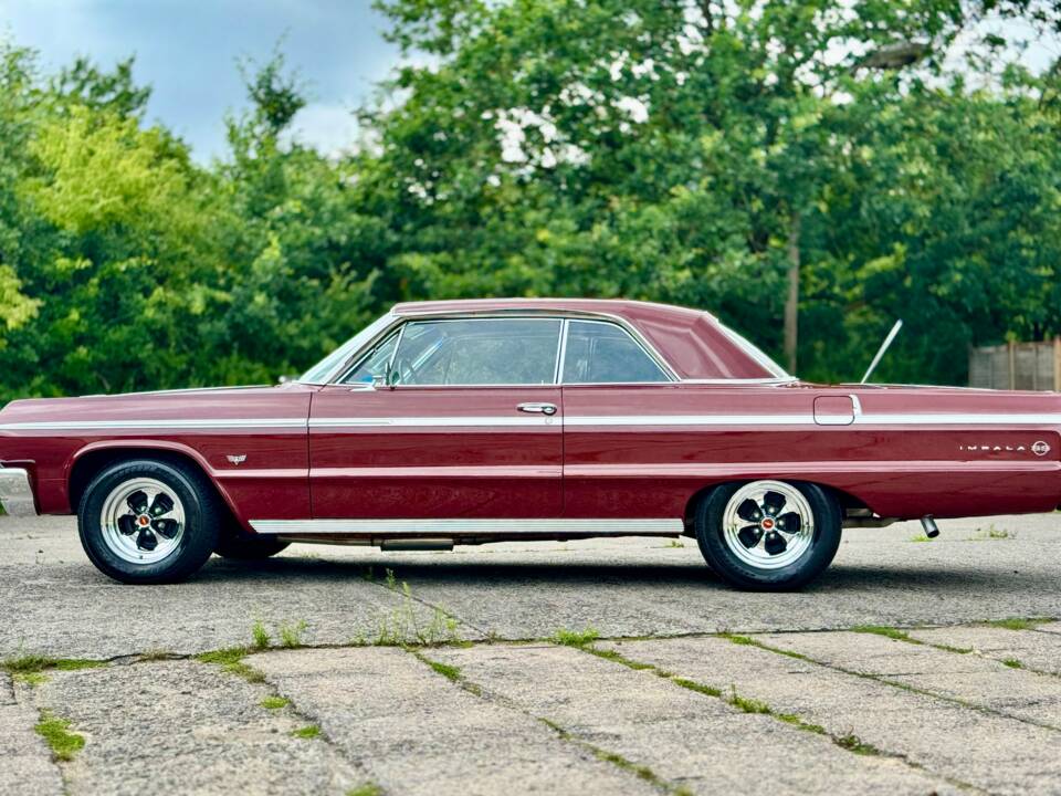 Image 2/20 of Chevrolet Impala SS Sport Coupe (1964)