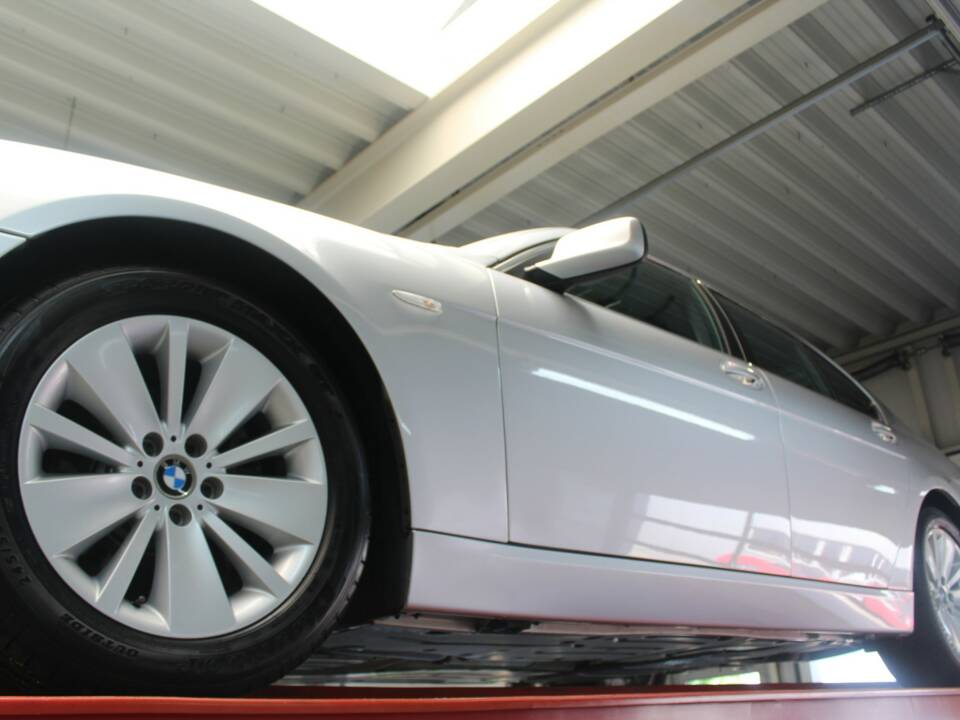 Immagine 19/50 di BMW 750i (2007)
