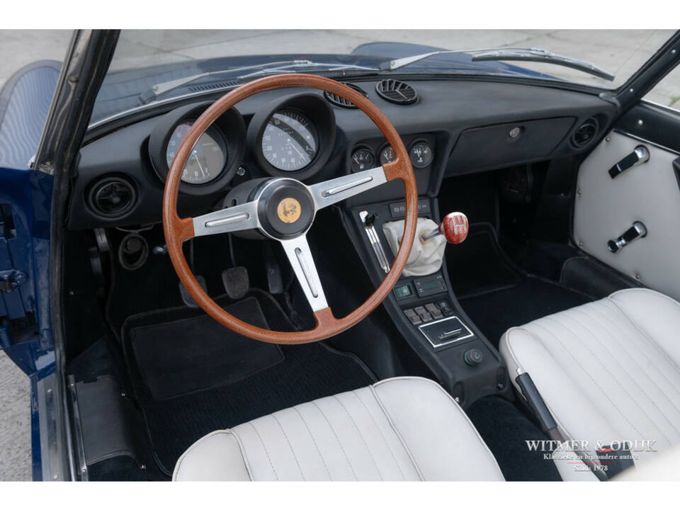 Image 13/33 of Alfa Romeo 1600 Spider (1975)