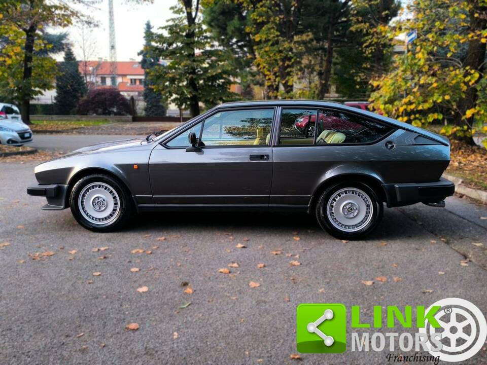 Bild 4/10 von Alfa Romeo GTV 6 2.5 (1980)