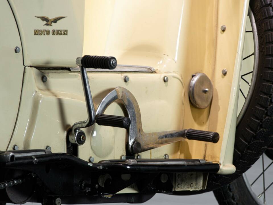 Image 27/50 of Moto Guzzi DUMMY (1951)