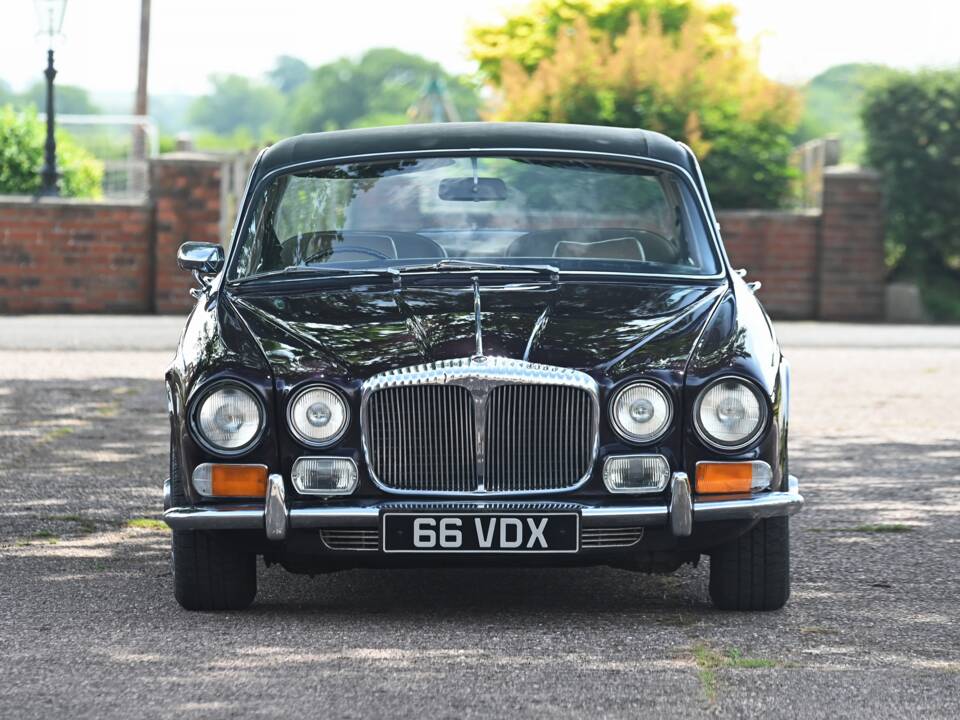 Afbeelding 6/21 van Daimler Double Six Vanden Plas (1973)