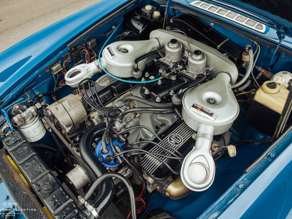 Image 23/40 of MG MGB GT V8 (1973)