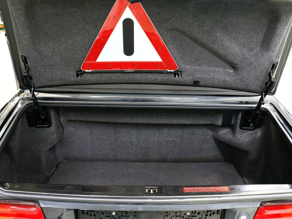 Image 35/36 of Mercedes-Benz 300 SL-24 (1993)