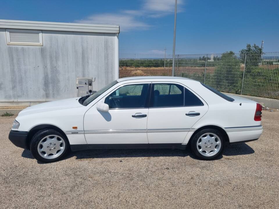 Immagine 3/4 di Mercedes-Benz C 180 (1994)