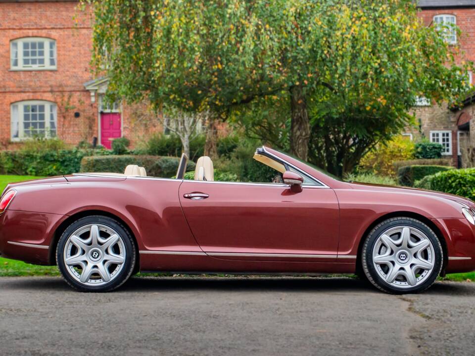 Imagen 2/23 de Bentley Continental GTC (2007)