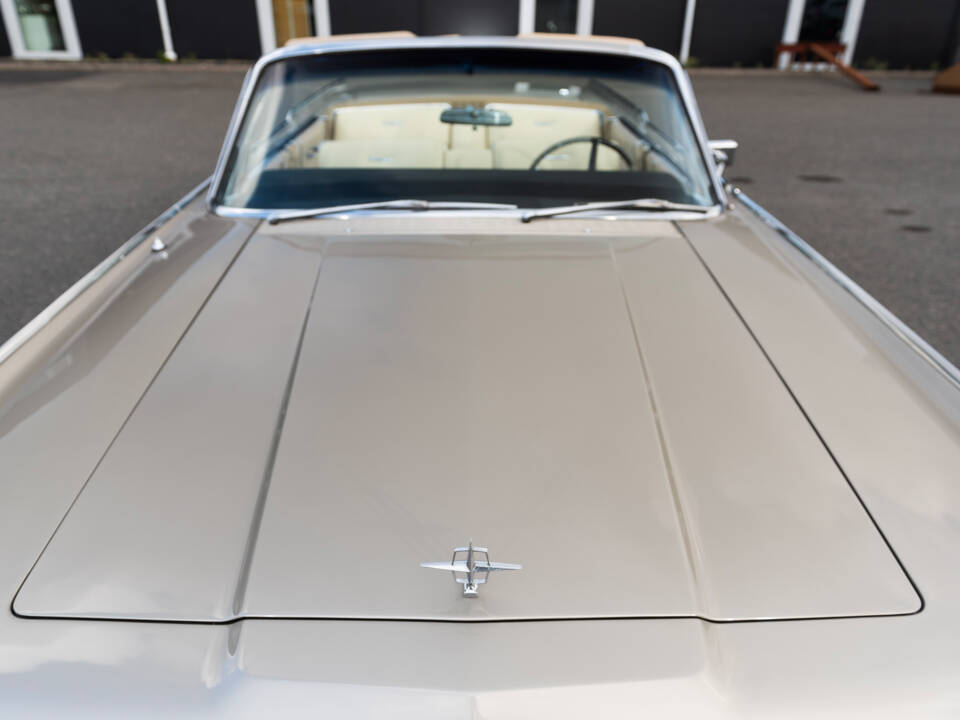 Immagine 60/135 di Lincoln Continental Convertible (1965)