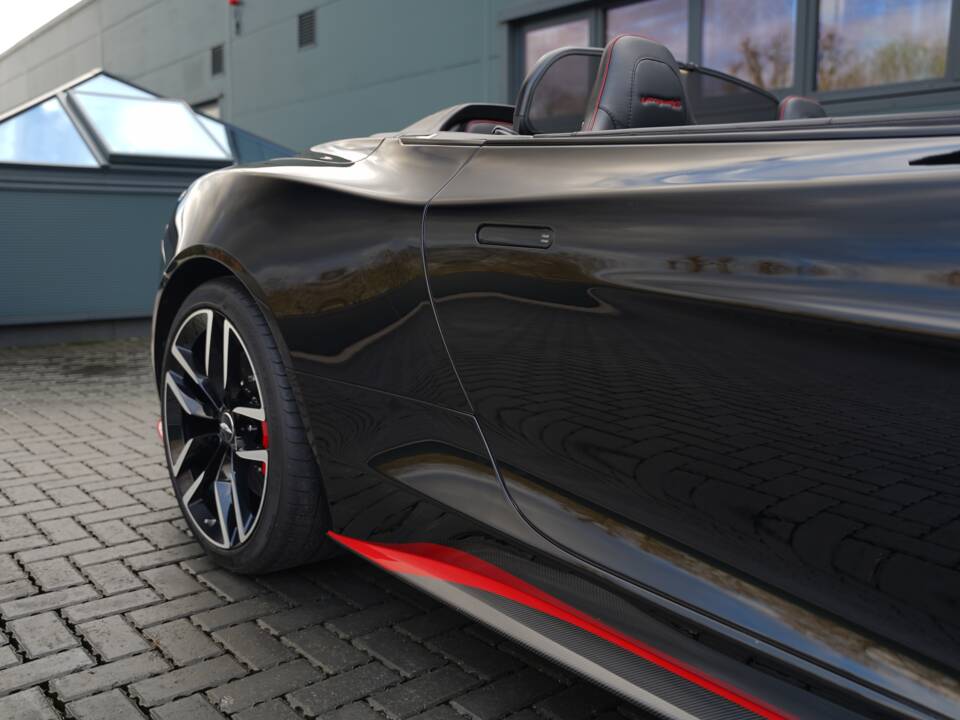 Image 49/50 of Aston Martin Vanquish S Volante (2018)
