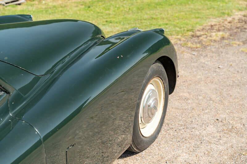 Image 15/50 of Jaguar XK 120 DHC (1954)