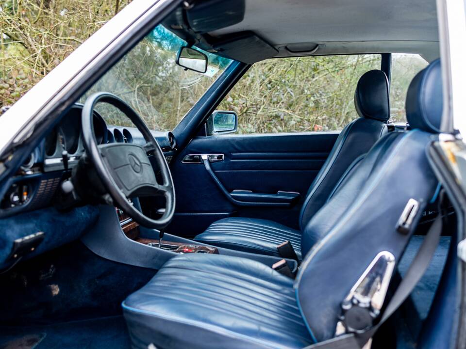 Image 18/31 of Mercedes-Benz 560 SL (1987)