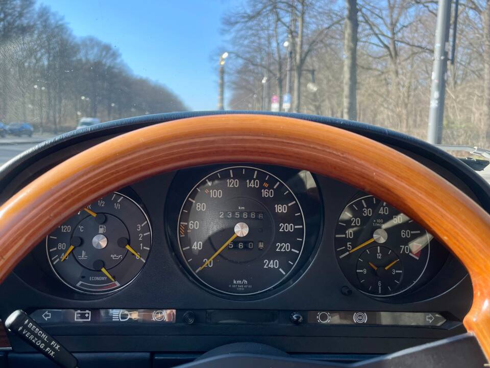 Image 19/22 of Mercedes-Benz 280 SL (1982)