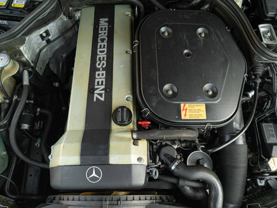Bild 50/50 von Mercedes-Benz 300 E-24 (1989)