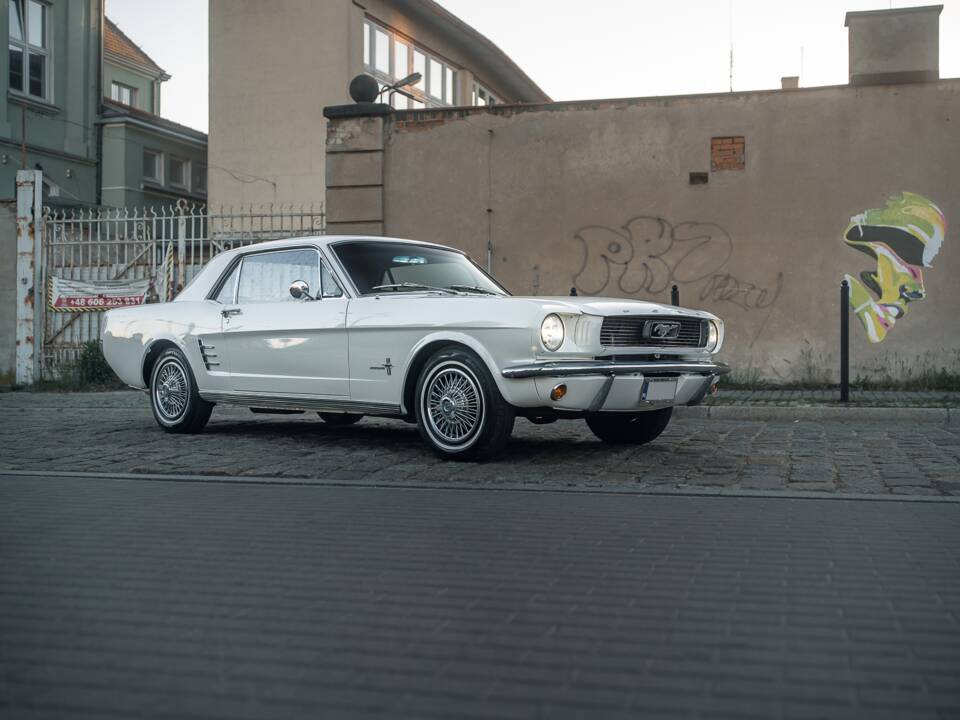 Image 34/53 of Ford Mustang 200 (1966)