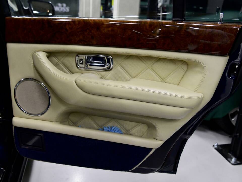 Bild 34/50 von Bentley Arnage T (2005)