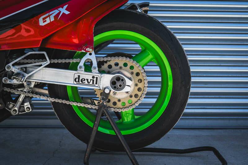 Image 49/50 of Kawasaki GPX 750R (1987)