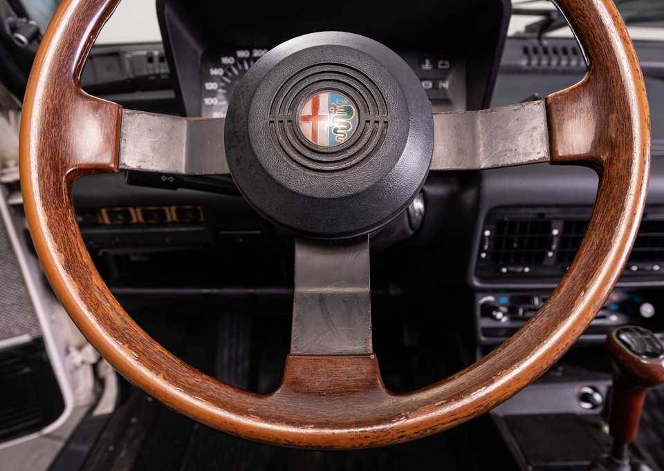 Image 21/33 of Alfa Romeo Giulietta 1.8 (1982)