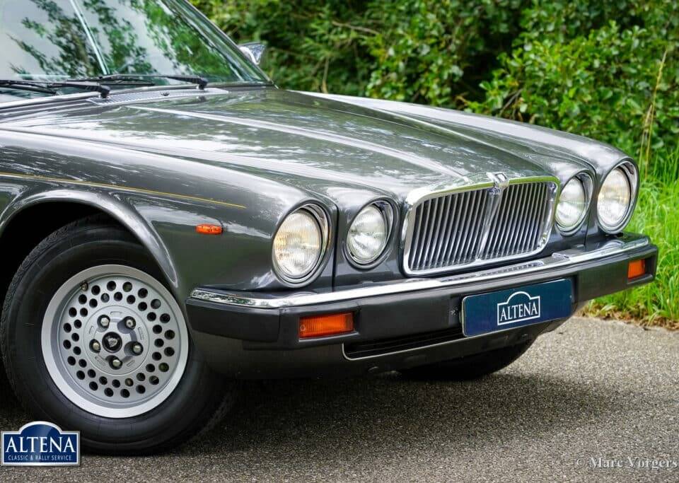 Image 8/57 de Jaguar XJ 12 (1986)